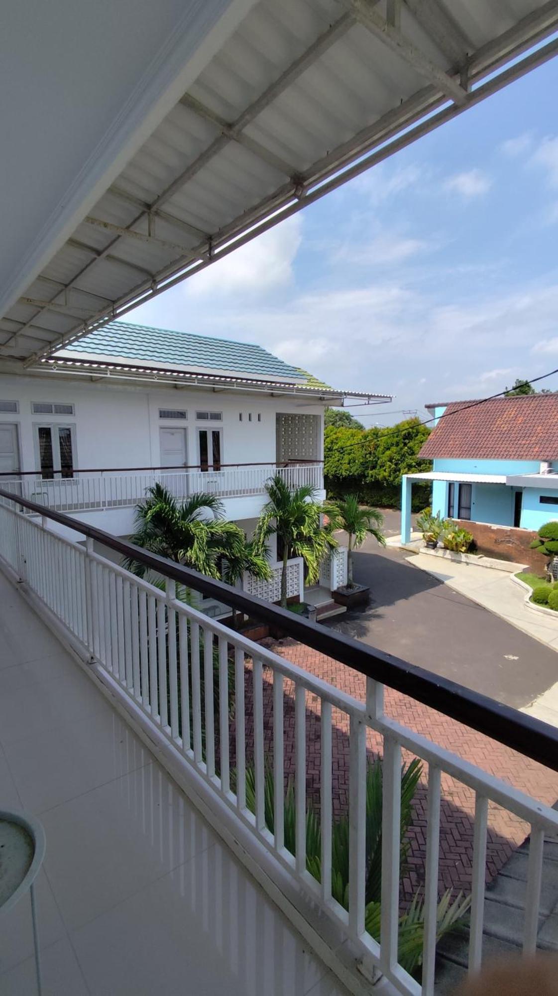 Backyard Guest House Banjar  エクステリア 写真