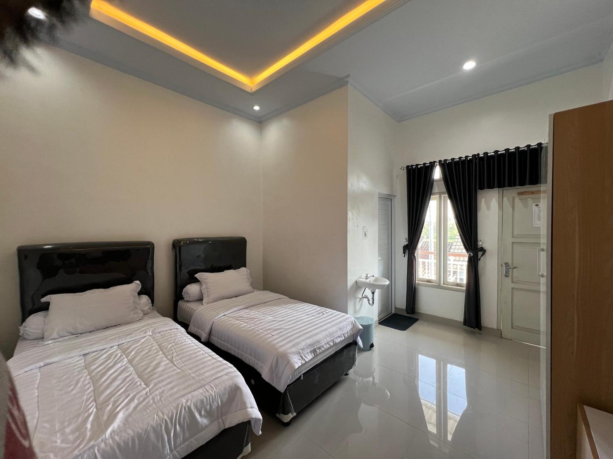 Backyard Guest House Banjar  エクステリア 写真
